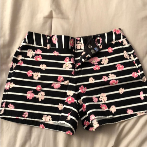 Super cute Elle shorts - Picture 1 of 4